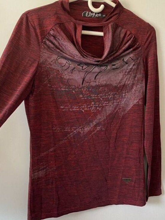 Tops - Oxygen shirt with scoop neckline
